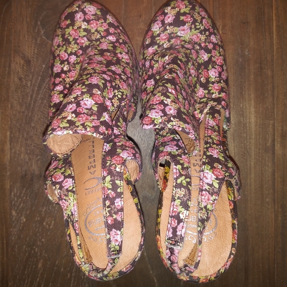 Jeffrey Campbell Havana Floral Wedge - Picture 5 of 8